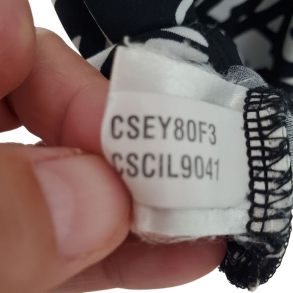 Calvin Klein Graphic Black and White Tank Blouse. LG - Picture 4 of 5